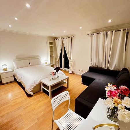 A Calm Stay Near Battersea Reach Londres Exterior foto